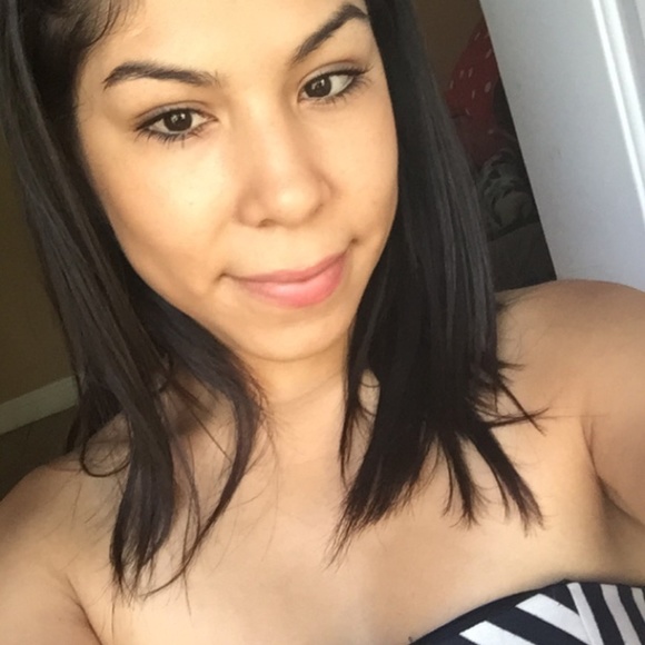 Meet your Posher, Aurora - Picture 3 of 3